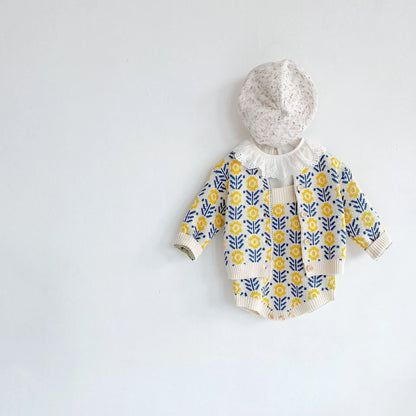 Spring baby suit clothes, baby sweater with flowers, girls' knitted cardigan+jumpsuit crawling suit triangle hoodie two-piece se