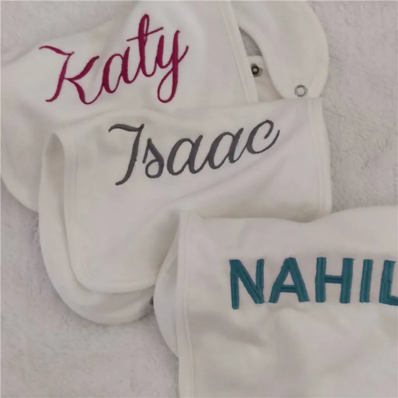 Personalisiertes Babylätzchen mit Namen, 100 % Baumwolle, weiß, Neugeborenen-Speichel, lustiges Geburtstagsgeschenk für Babyjungen und Mädchen, Geschenk zur Babyparty