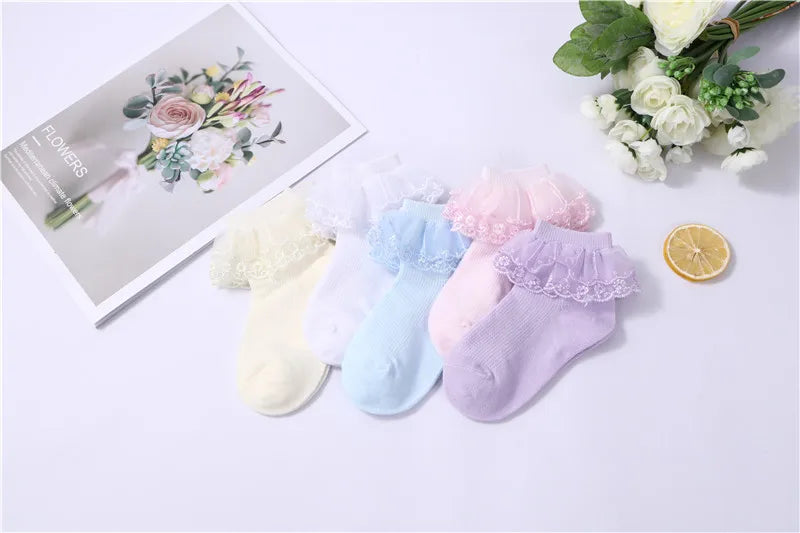 3 Paar neue Kinder Spitzensocken Frühling Herbst Baumwolle Kinder Kurze Tanzsocken Mesh Weiß Blumen Rüschen Rüschen Gilrs Prinzessin Socke