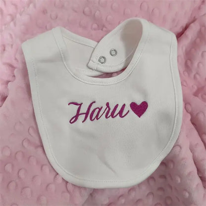 Personalisiertes Babylätzchen mit Namen, 100 % Baumwolle, weiß, Neugeborenen-Speichel, lustiges Geburtstagsgeschenk für Babyjungen und Mädchen, Geschenk zur Babyparty