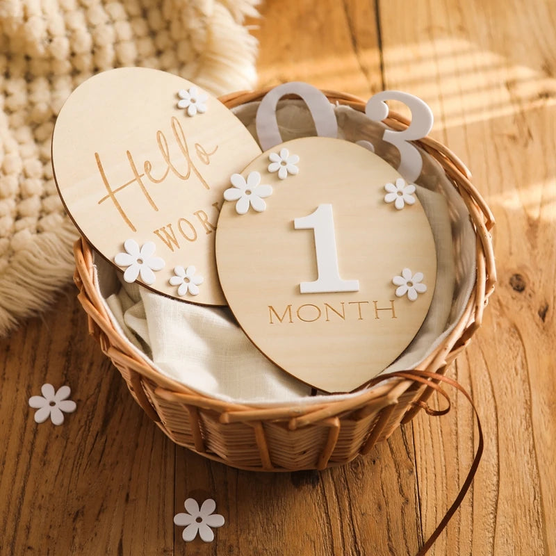 2Pcs Baby Wooden Balloon Milestone Cards - Photography Accessories for Newborns