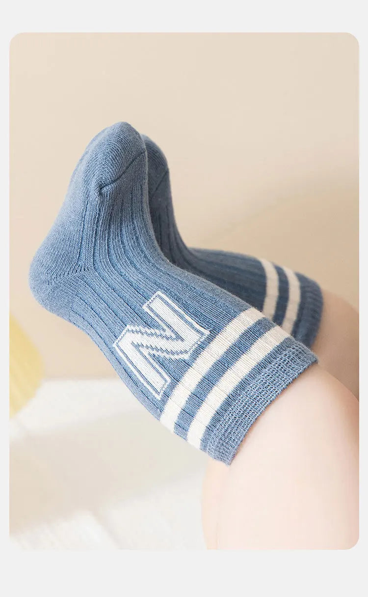 Socken mit dem Buchstaben N, weich gestrickt, für Kinder, Babys, Mittelschlauchstrümpfe, lange Socken für Säuglinge, Kleinkinder, Jungen und Mädchen, lässige, sportliche Sockenplatte