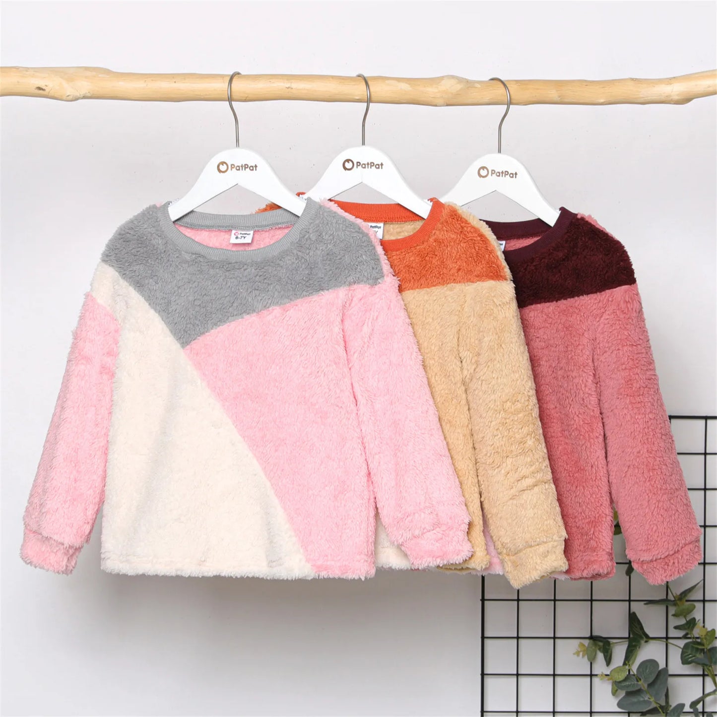 PatPat Kid Girl Sweet Colorblock Fleece Pullover Sweatshirt Soft and Comfortable  Perfect for Outings and Daily Wear