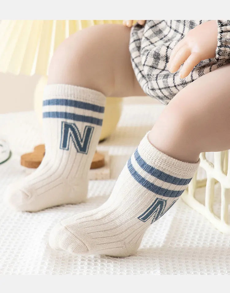 Socken mit dem Buchstaben N, weich gestrickt, für Kinder, Babys, Mittelschlauchstrümpfe, lange Socken für Säuglinge, Kleinkinder, Jungen und Mädchen, lässige, sportliche Sockenplatte