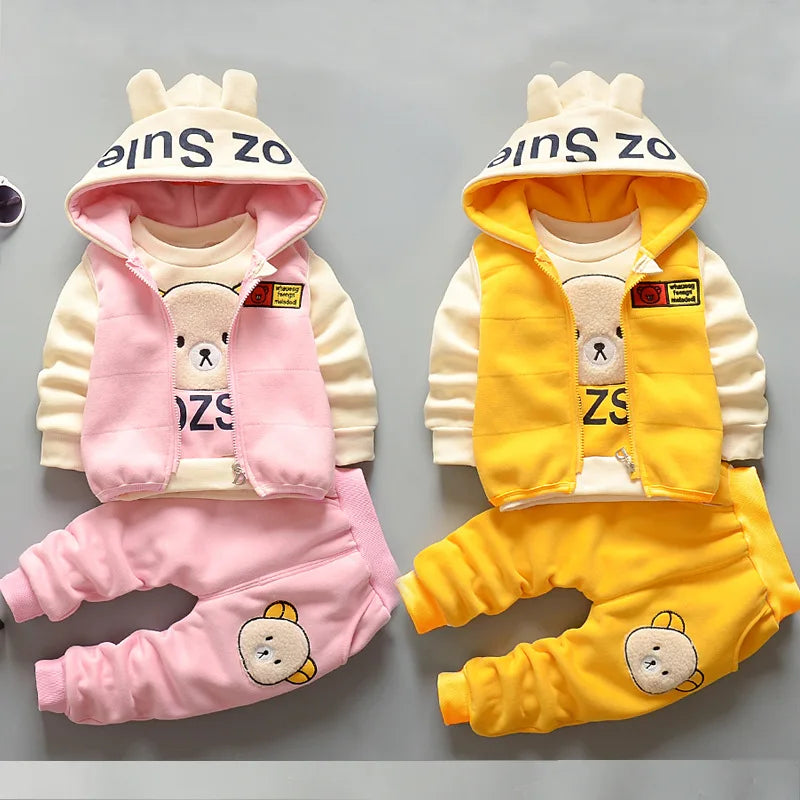 2024 jungen Set Mädchen Baumwolle Dicke Warme Casual Mit Kapuze Pullover Anzug Herbst Winter Kinder Cartoon Niedliche Bär Drei-Stück 0-5Y