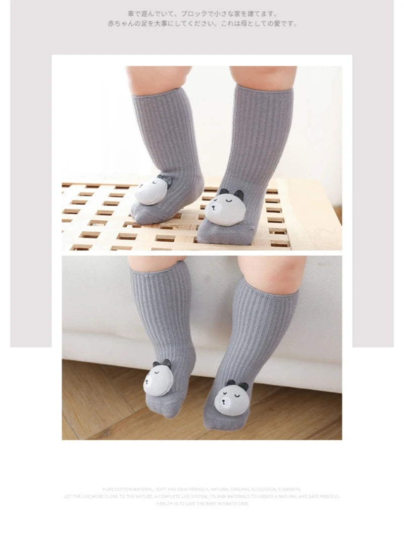 Niedliche Cartoon-Bär-Babysocken für Jungen und Mädchen, Frühling und Herbst, weiche Baumwolle, rutschfeste Sohle, Neugeborenensocken, warme Kindersocken