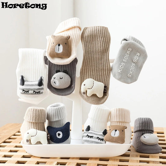 Niedliche Cartoon-Bär-Babysocken für Jungen und Mädchen, Frühling und Herbst, weiche Baumwolle, rutschfeste Sohle, Neugeborenensocken, warme Kindersocken